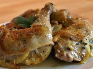 Сочный цыпленок с хрустящей корочкой и ароматом трав и лимона