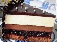 Торт-суфле с белым шоколадом и красным вином