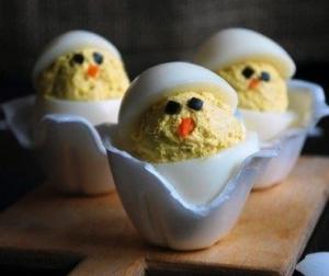 Цыплята из яиц — красивая и вкусная закуска на праздничный стол
