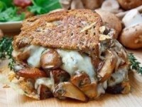 Бутерброд-гриль с шампиньонами и сыром