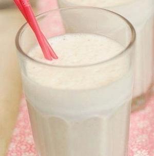 Медово-банановый молочный коктейль