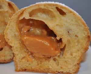 Простые и вкусные кексы со сгущенкой