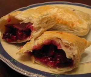 Слоечки с вишневой начинкой