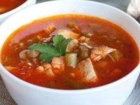 Томатный суп с курицей и зеленой фасолью
