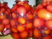Консервирование помидоров с виноградом на зиму