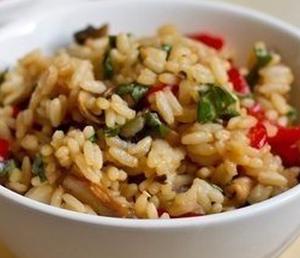 Жареный рис с овощами