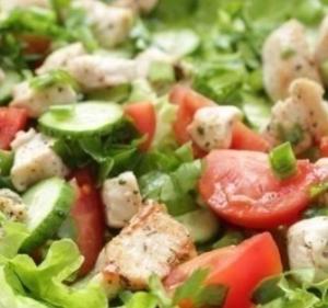 Салат из курицы и свежих овощей