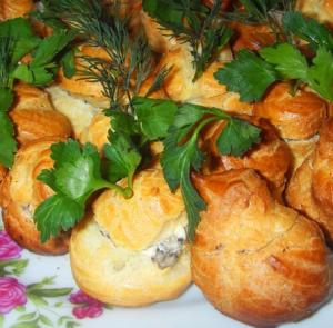 Профитроли с грибами и сыром
